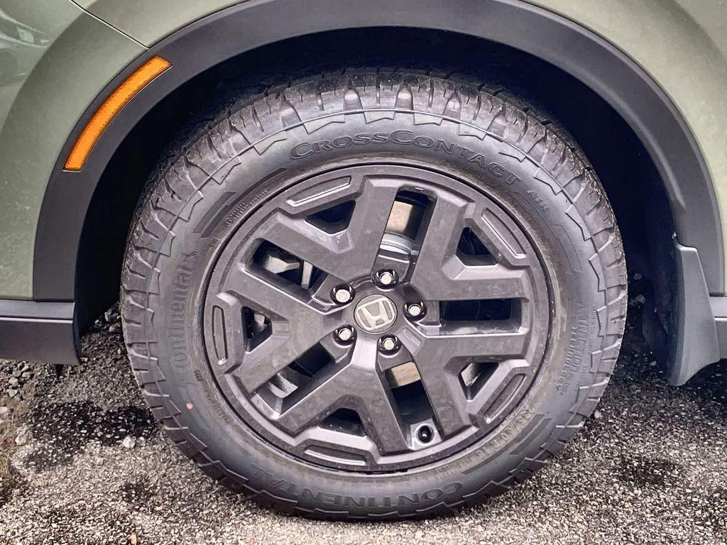 new 2026 Honda CR-V Hybrid car, priced at $40,705