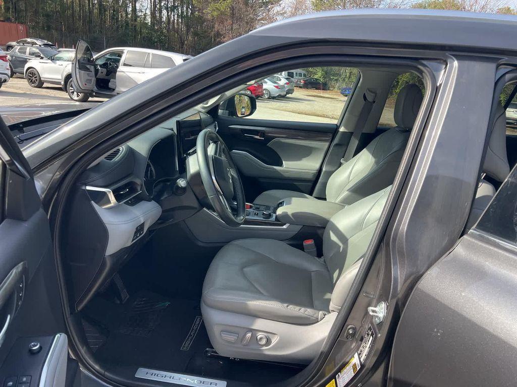 used 2022 Toyota Highlander car, priced at $33,219