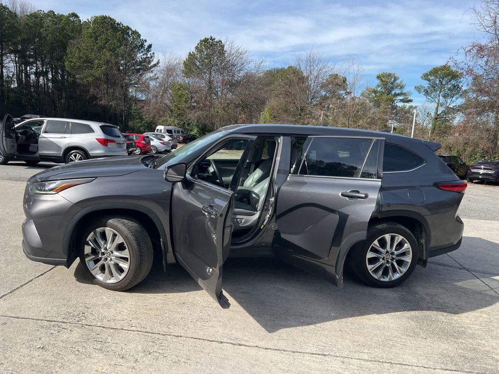 used 2022 Toyota Highlander car, priced at $33,219