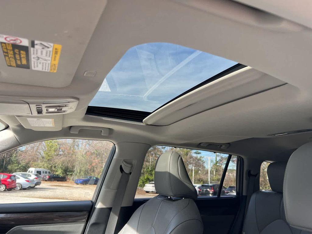 used 2022 Toyota Highlander car, priced at $33,219