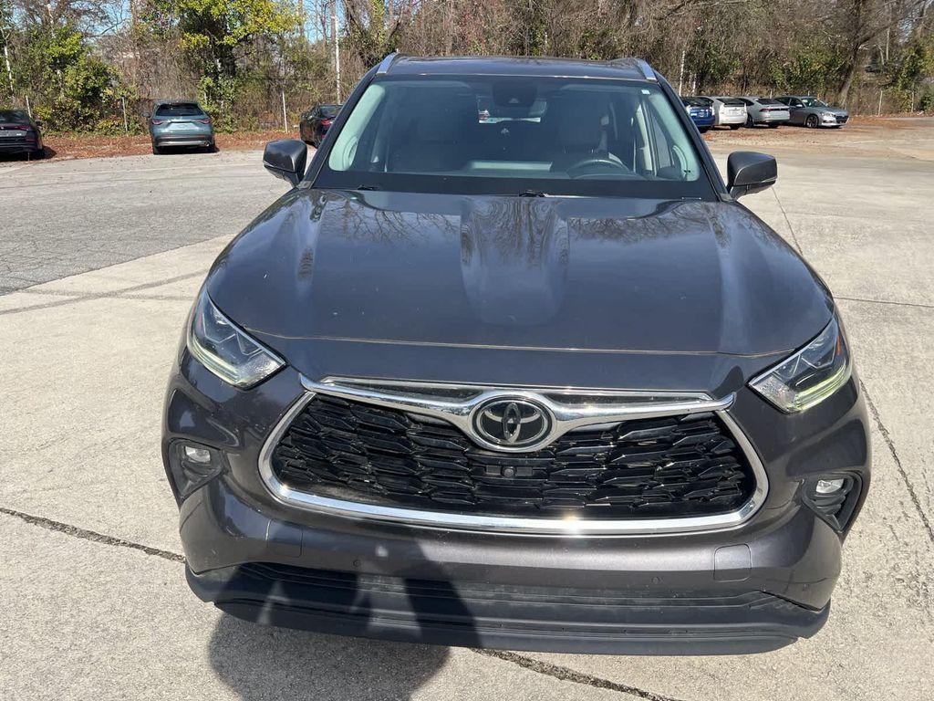 used 2022 Toyota Highlander car, priced at $33,219