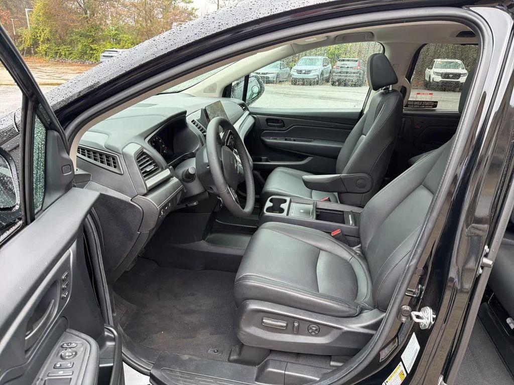 used 2025 Honda Odyssey car, priced at $39,854