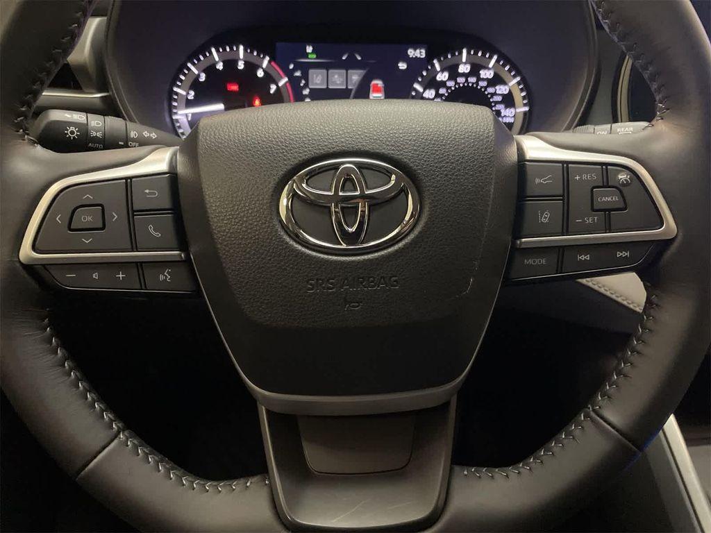 used 2023 Toyota Highlander car, priced at $38,500