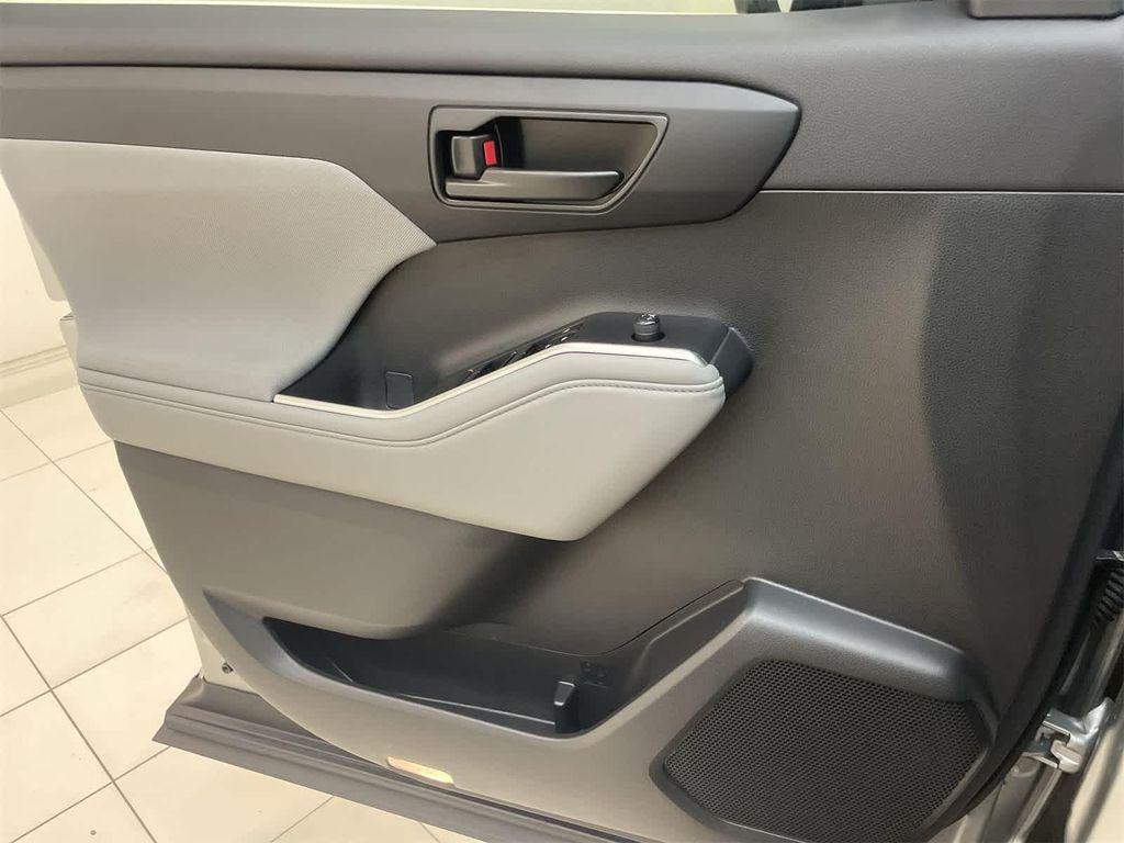 used 2023 Toyota Highlander car, priced at $38,500
