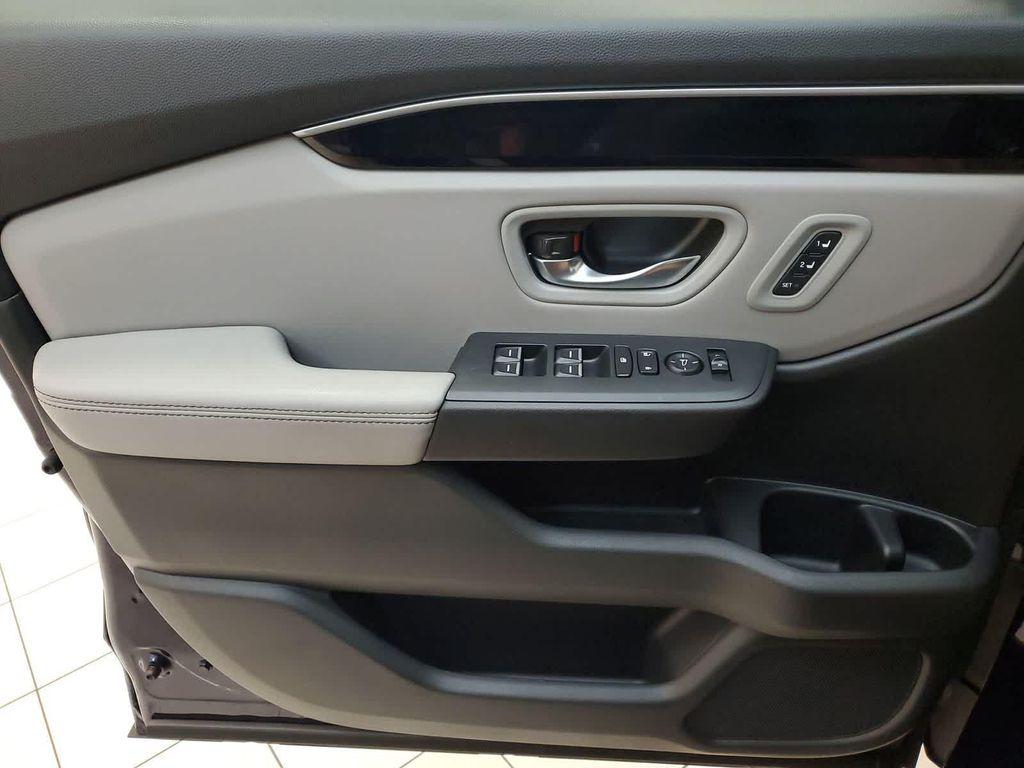 used 2025 Honda Pilot car, priced at $42,075