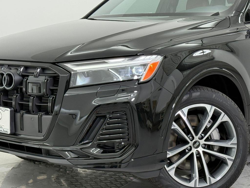 new 2026 Audi Q7 car, priced at $67,441