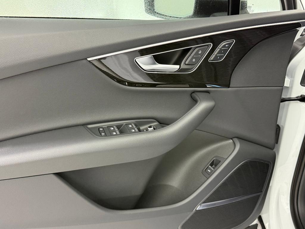 new 2026 Audi Q7 car, priced at $64,021