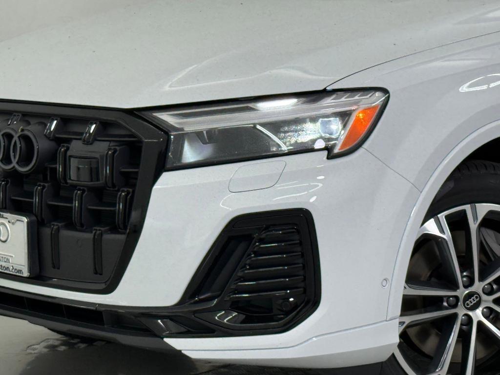 new 2026 Audi Q7 car, priced at $64,021