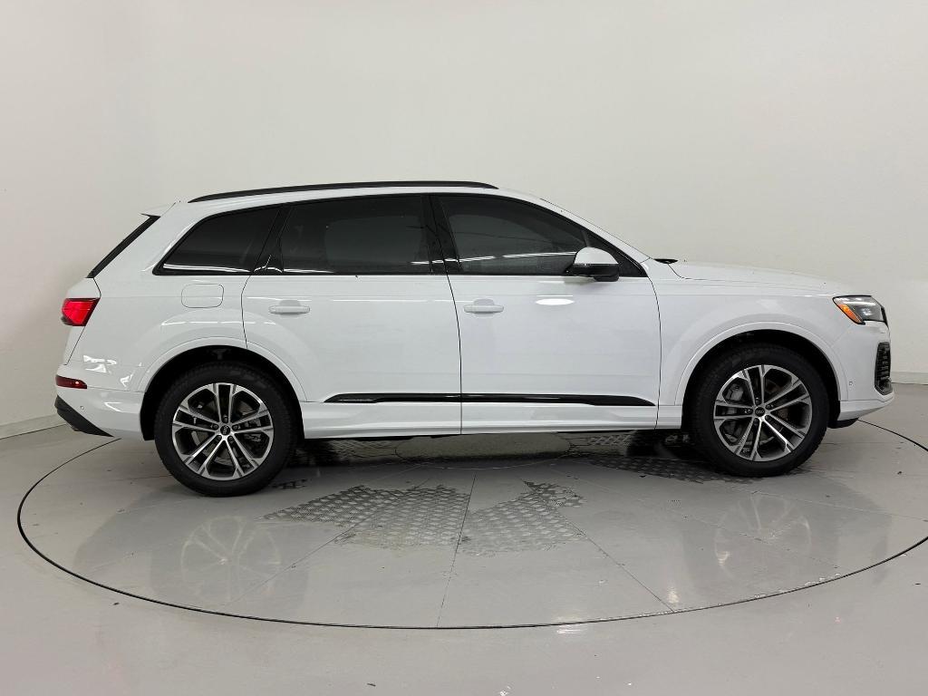 new 2026 Audi Q7 car, priced at $64,021