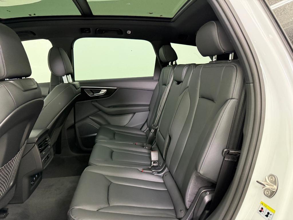 new 2026 Audi Q7 car, priced at $64,021