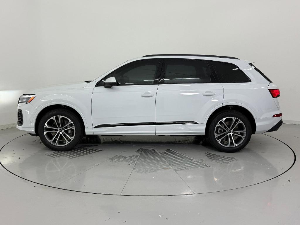 new 2026 Audi Q7 car, priced at $64,021