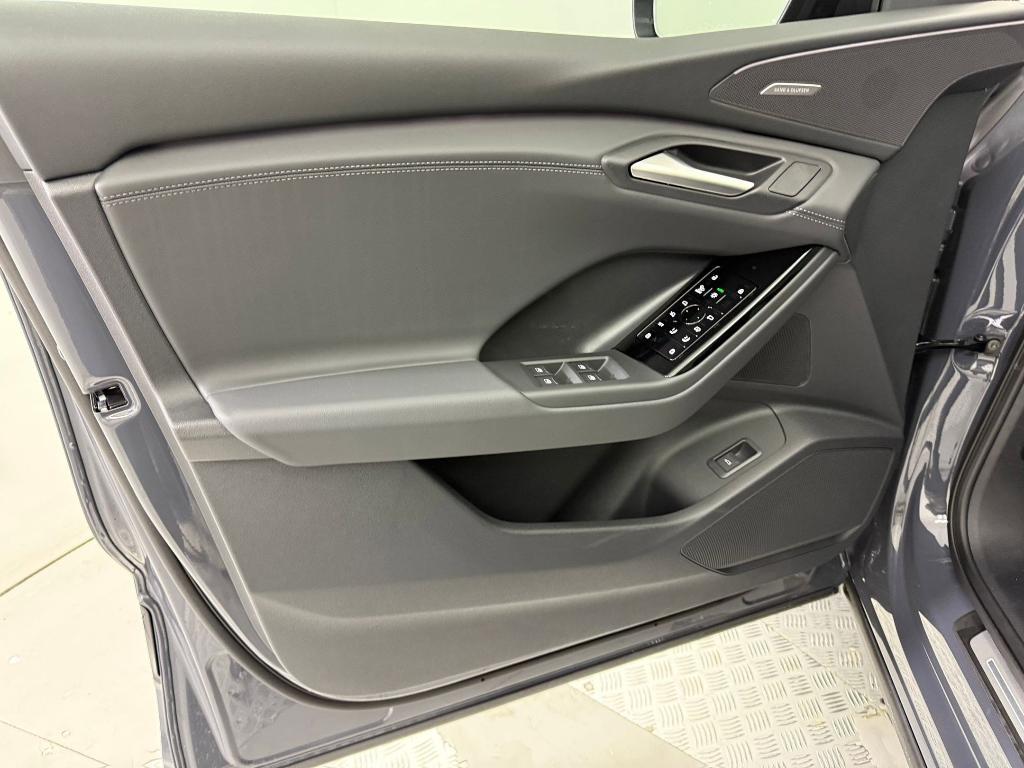 new 2025 Audi Q6 e-tron car, priced at $70,411