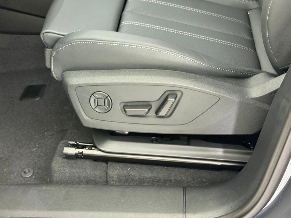 new 2025 Audi Q6 e-tron car, priced at $70,411