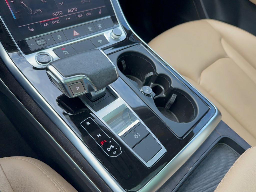 Audi Q8 view 21