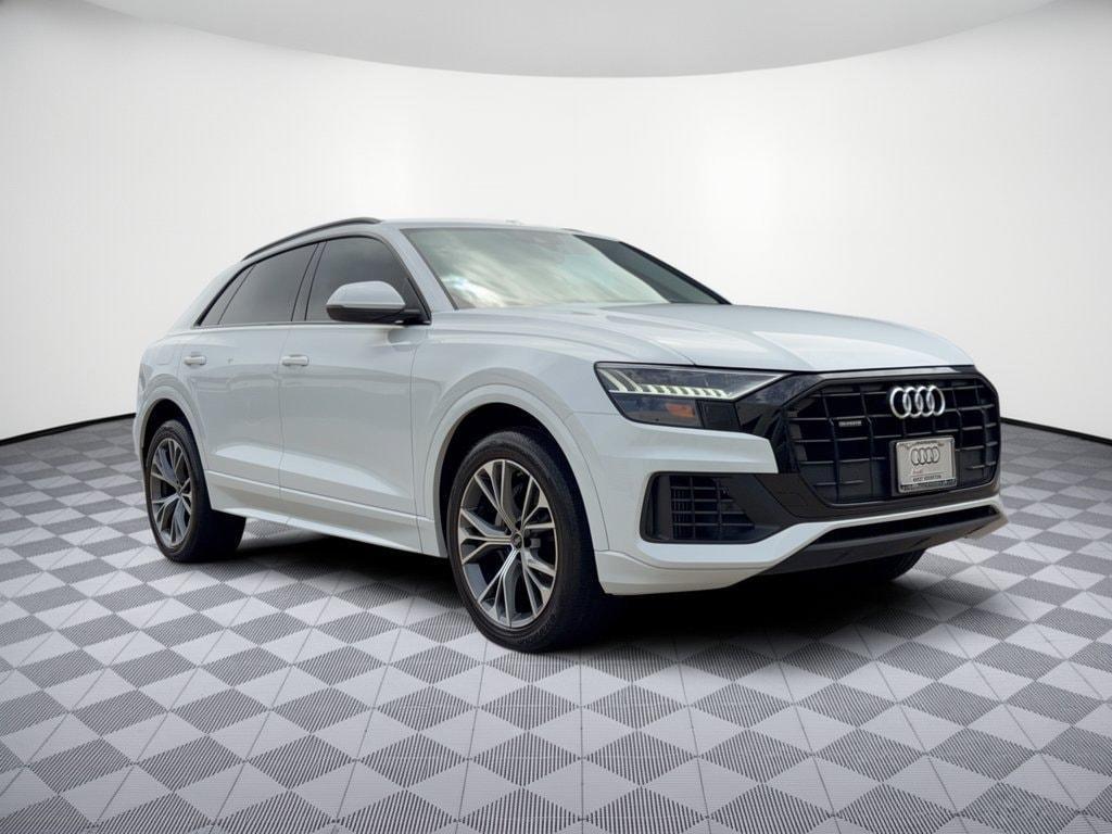 Audi Q8 view 7