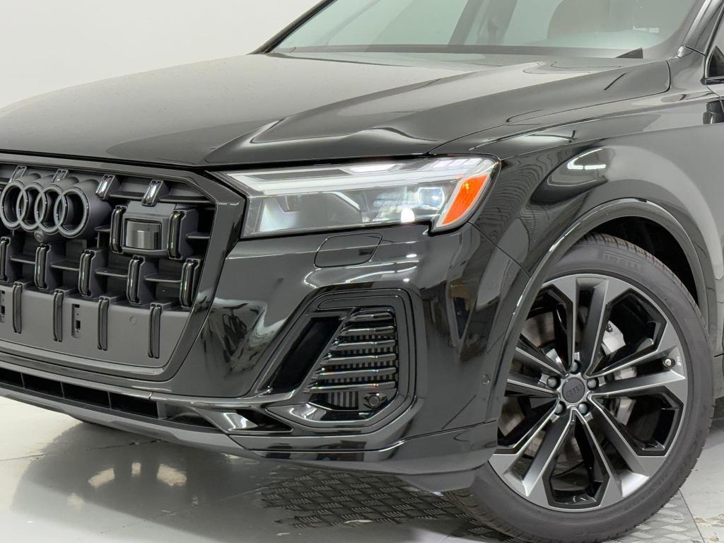 new 2026 Audi Q7 car, priced at $69,458