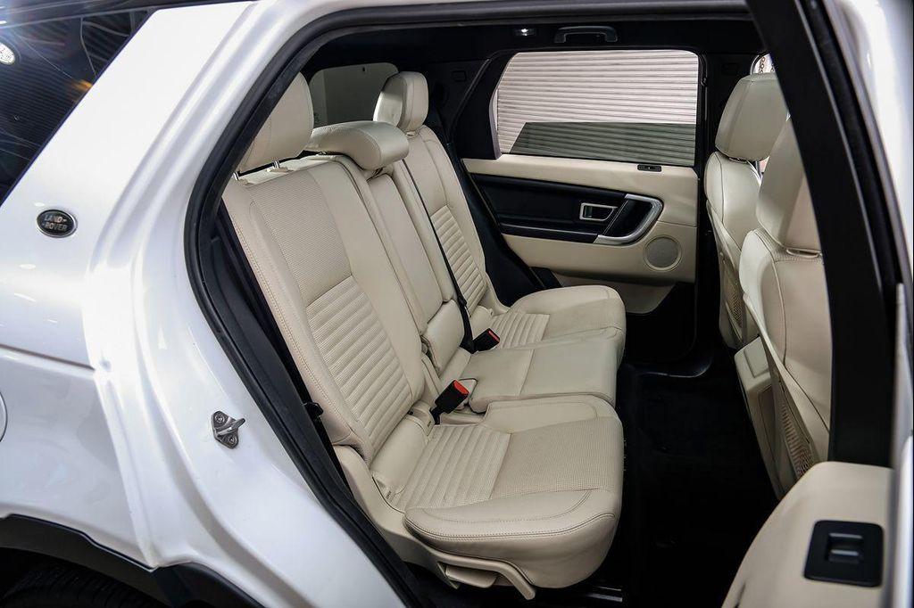 Land Rover Discovery Sport view 40