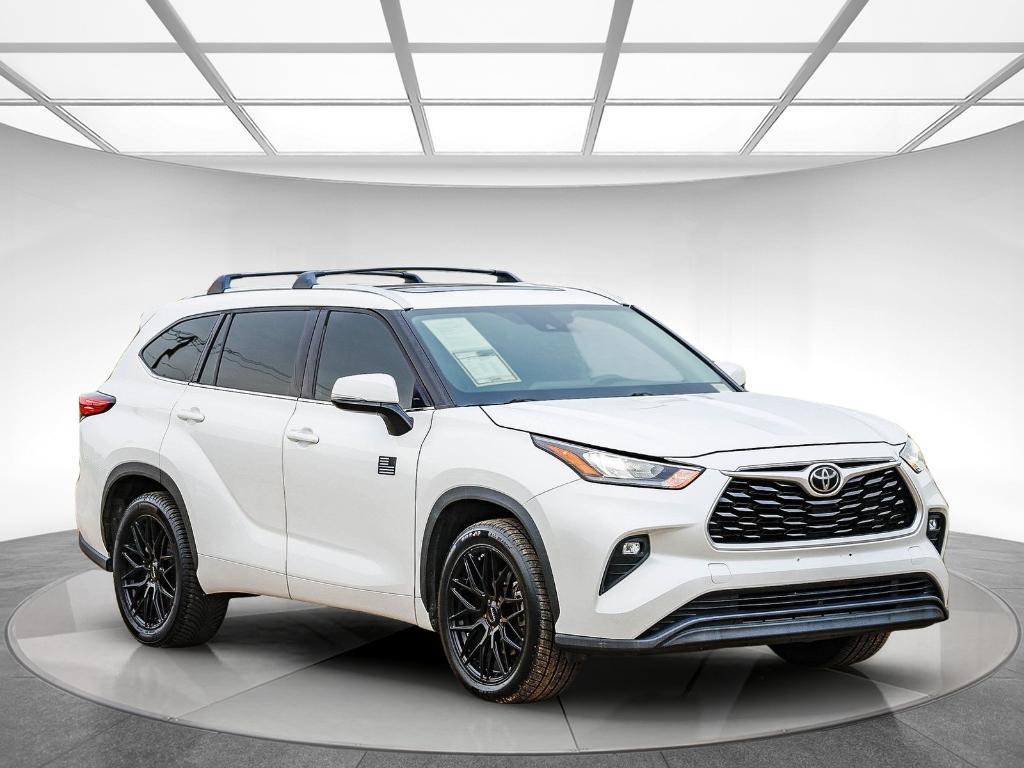 used 2020 Toyota Highlander car, priced at $23,295