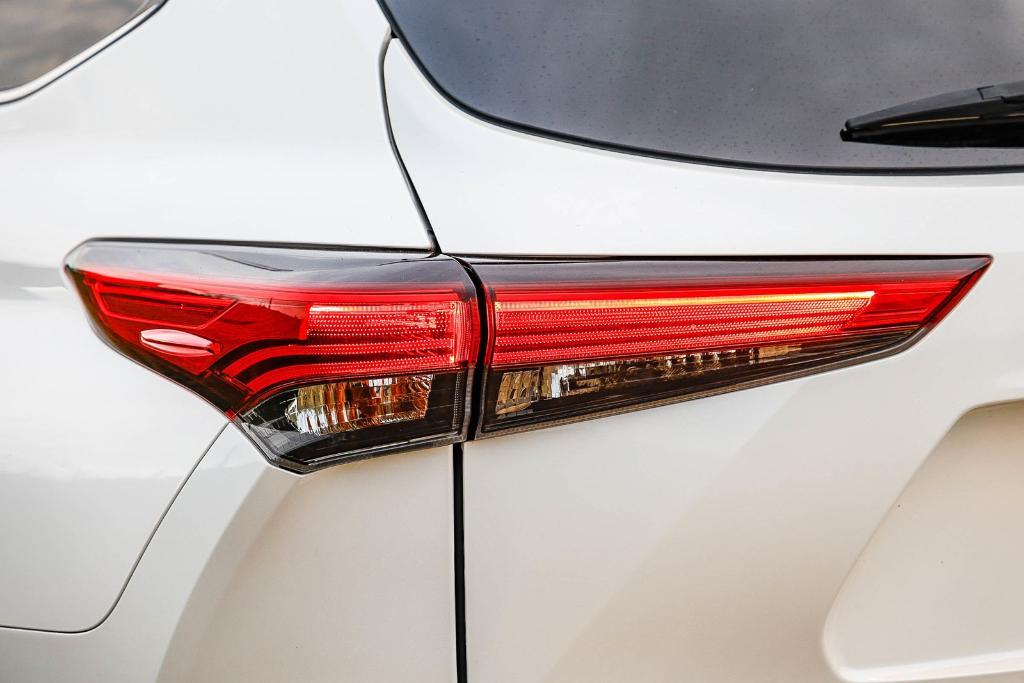 used 2020 Toyota Highlander car, priced at $23,295