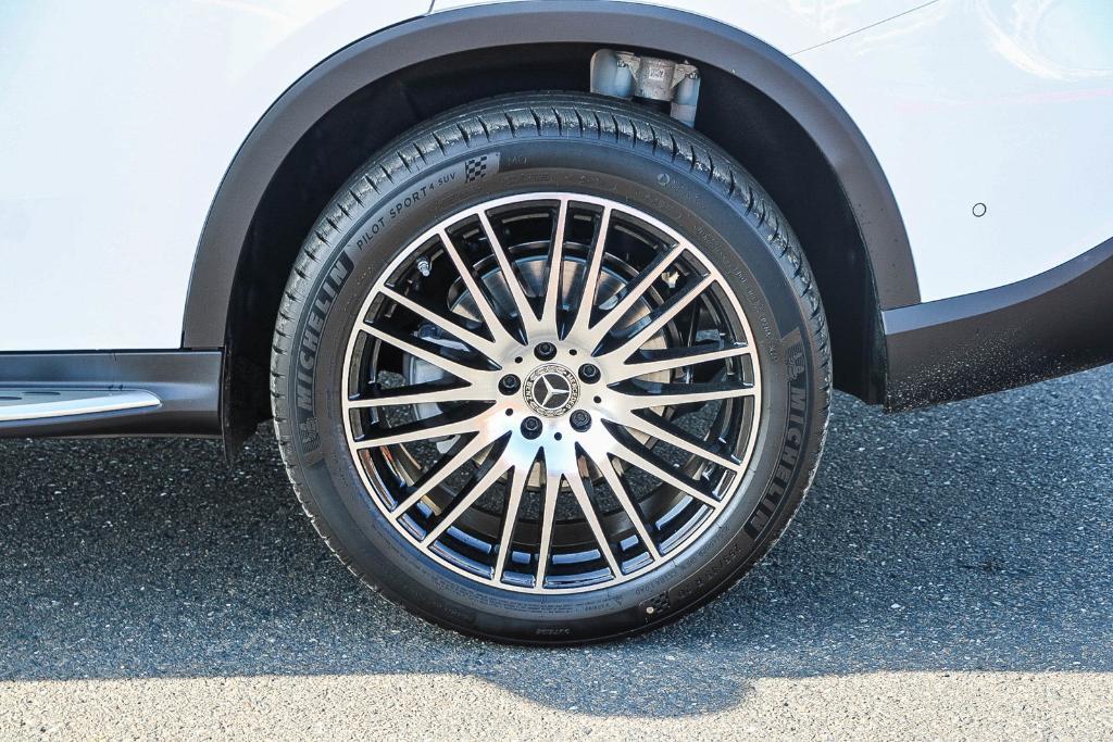 new 2026 Mercedes-Benz GLC 300 car, priced at $62,300