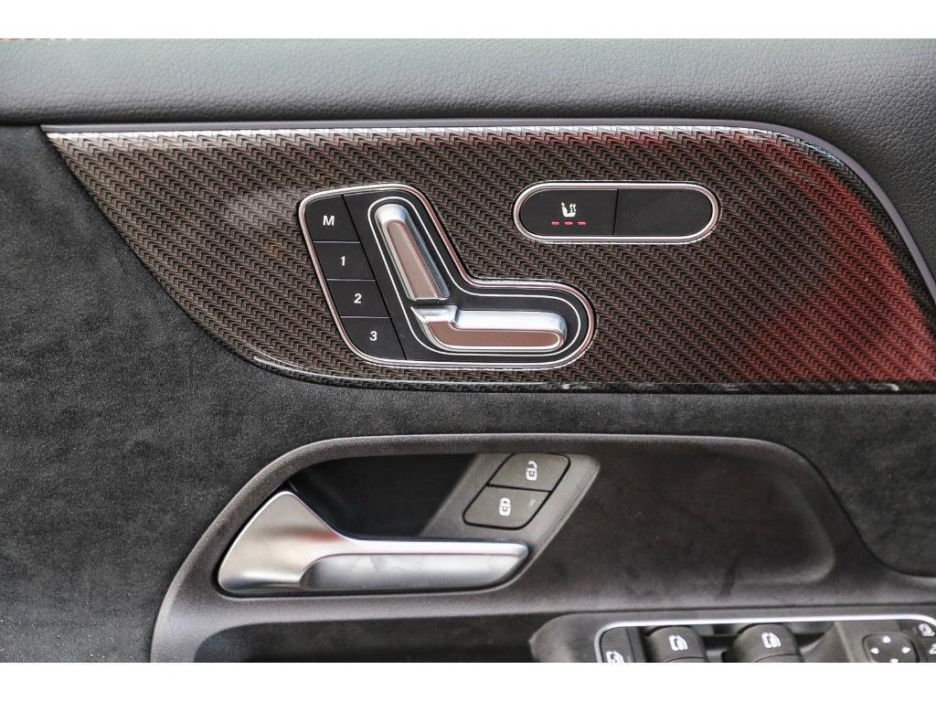 Mercedes-Benz GLB view 25