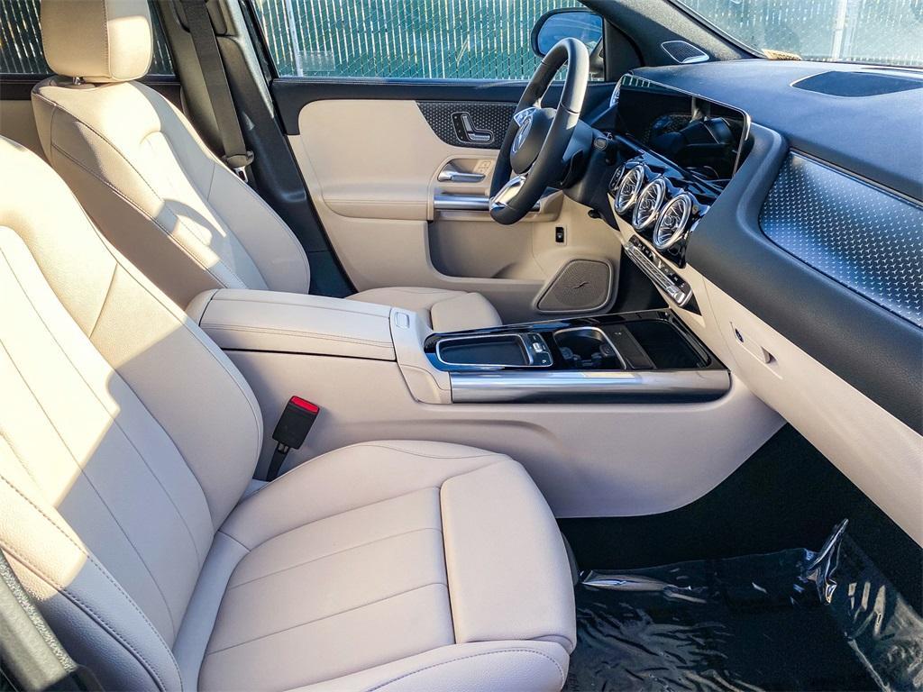 new 2025 Mercedes-Benz GLA 250 car, priced at $50,070