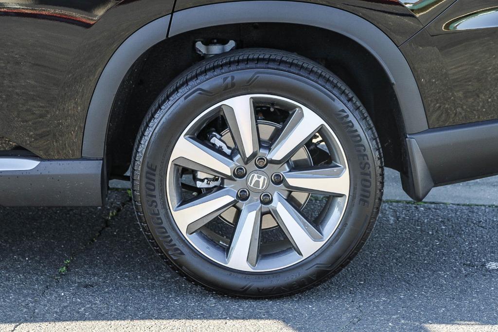 used 2025 Honda Pilot car, priced at $50,995