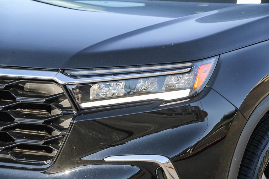 used 2025 Honda Pilot car, priced at $50,995