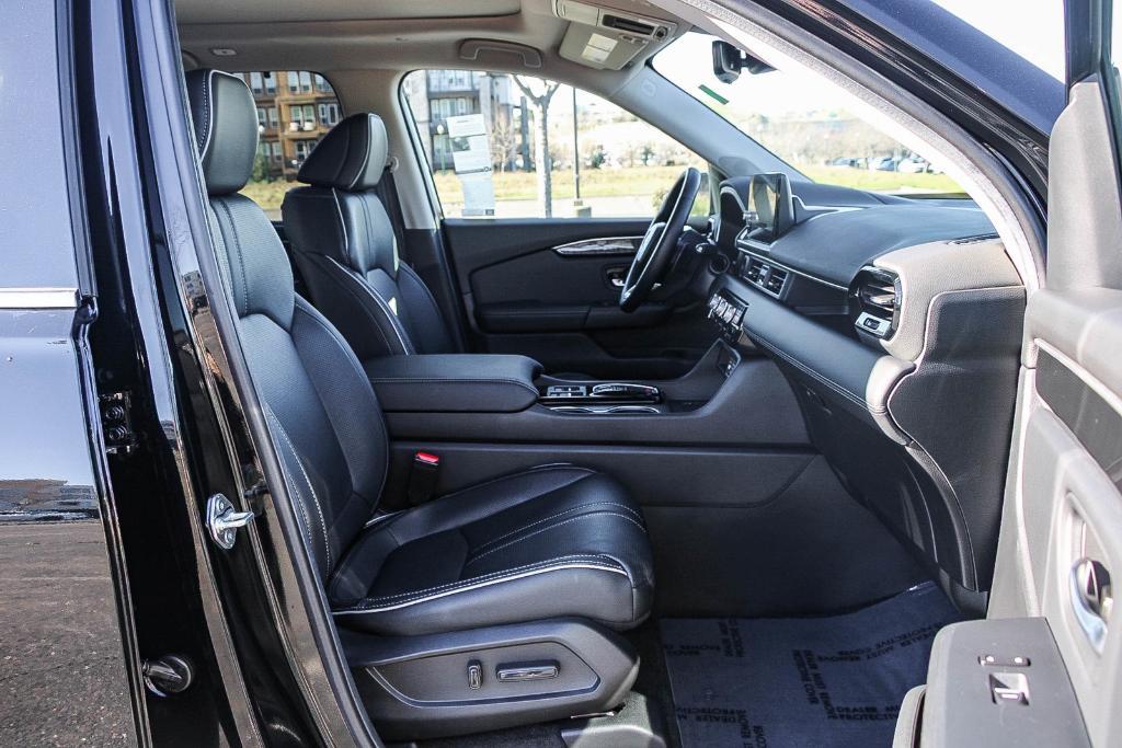 used 2025 Honda Pilot car, priced at $50,995