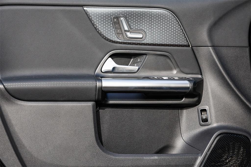 new 2025 Mercedes-Benz GLA 250 car, priced at $45,845