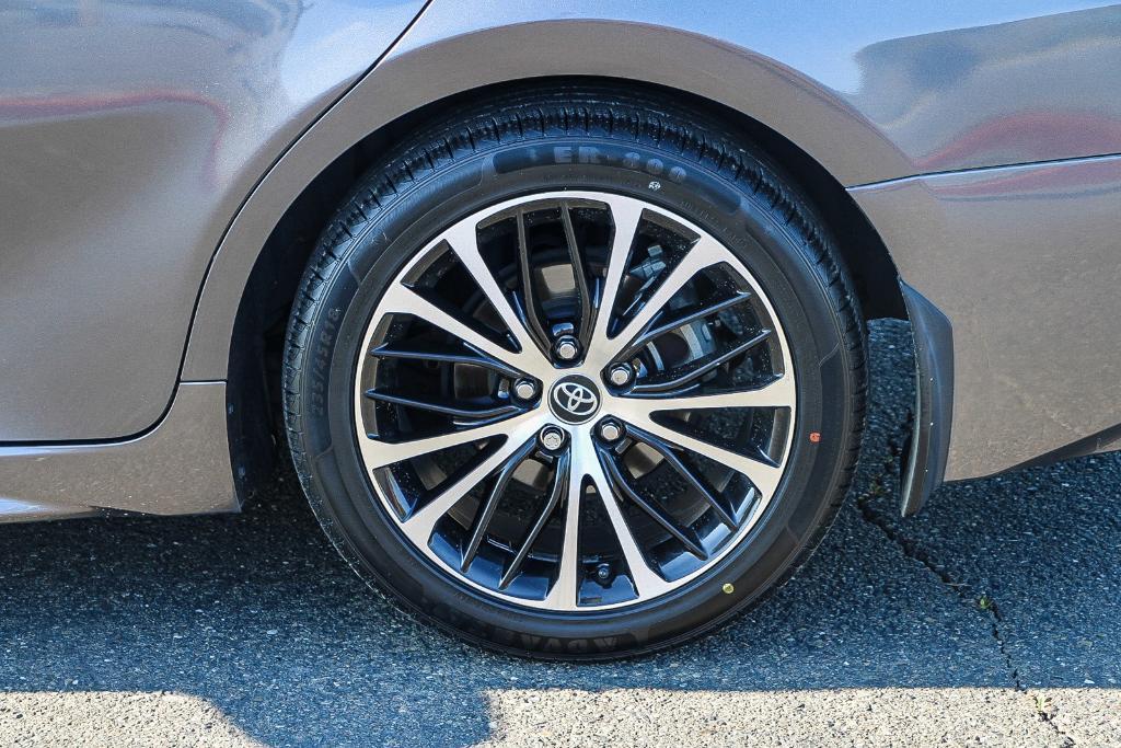 used 2020 Toyota Camry Hybrid car, priced at $20,295