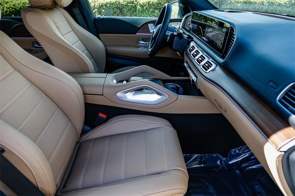 new 2025 Mercedes-Benz GLE 580 car, priced at $105,030