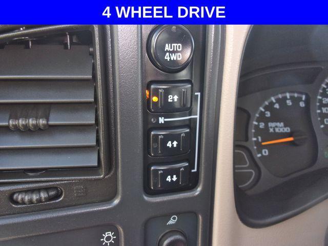 used 2004 Chevrolet Avalanche car, priced at $9,969