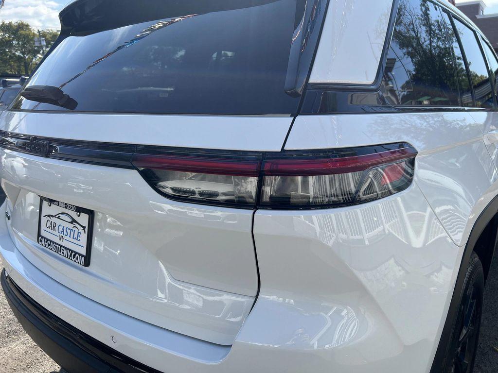 used 2024 Jeep Grand Cherokee car, priced at $19,889