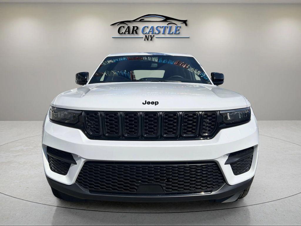 used 2024 Jeep Grand Cherokee car, priced at $19,889