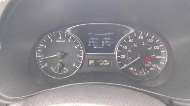 2015 White Nissan Pathfinder