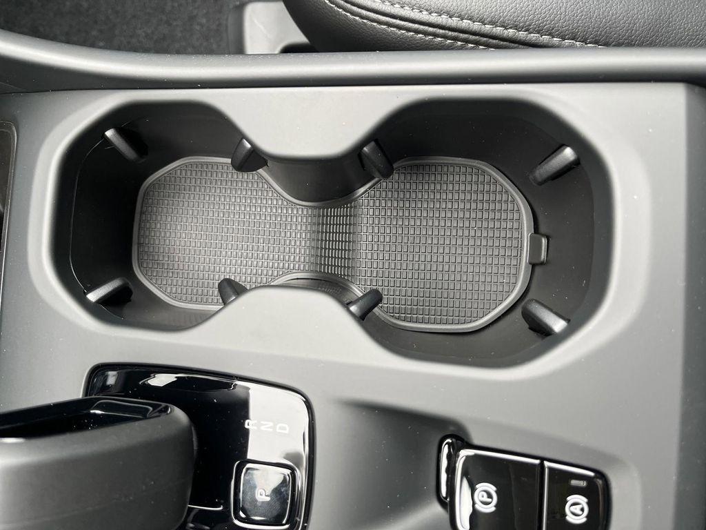 new 2025 Volvo XC40 car, priced at $45,465