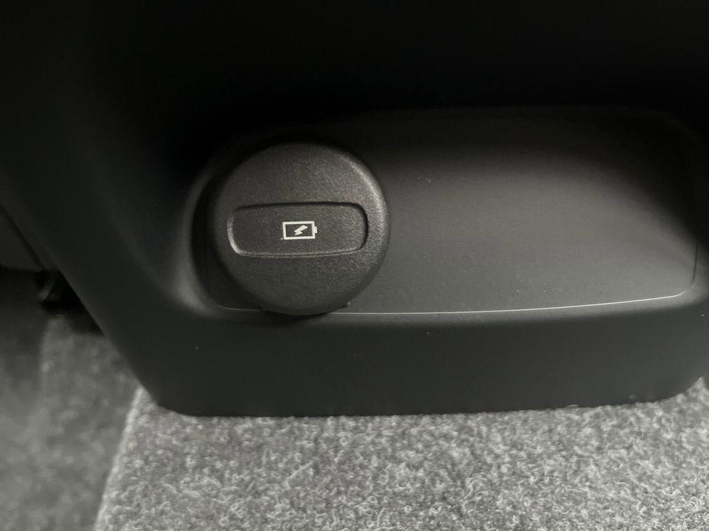 new 2025 Volvo XC40 car, priced at $45,465