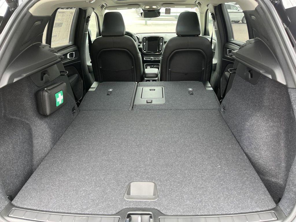 new 2025 Volvo XC40 car, priced at $45,465