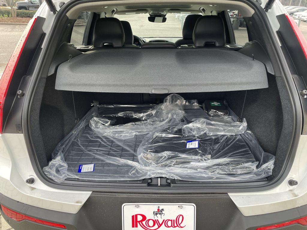 new 2025 Volvo XC40 car, priced at $34,485