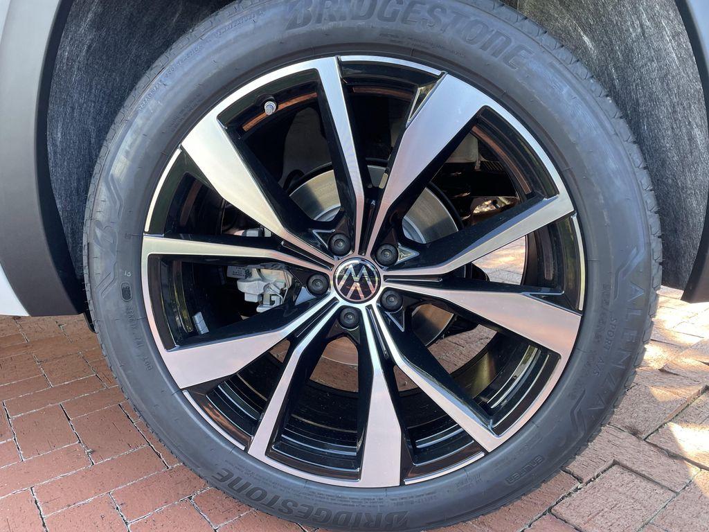 new 2026 Volkswagen Atlas car, priced at $53,429