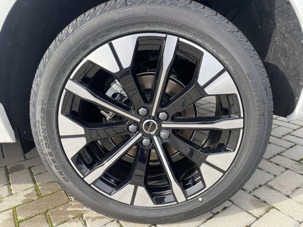 new 2026 Volvo XC60 car, priced at $57,235