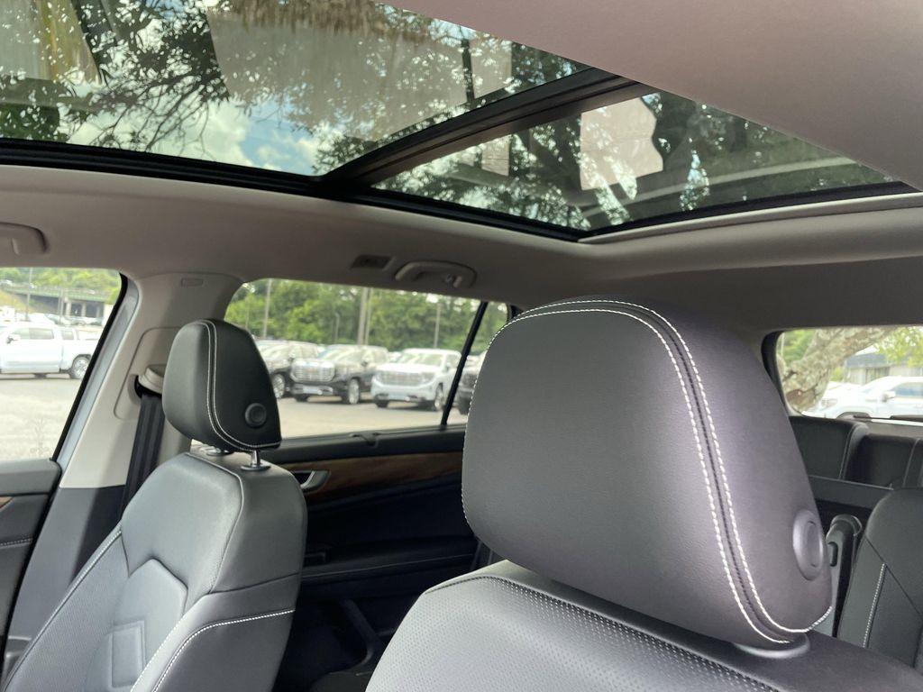 new 2026 Volkswagen Atlas car, priced at $43,403