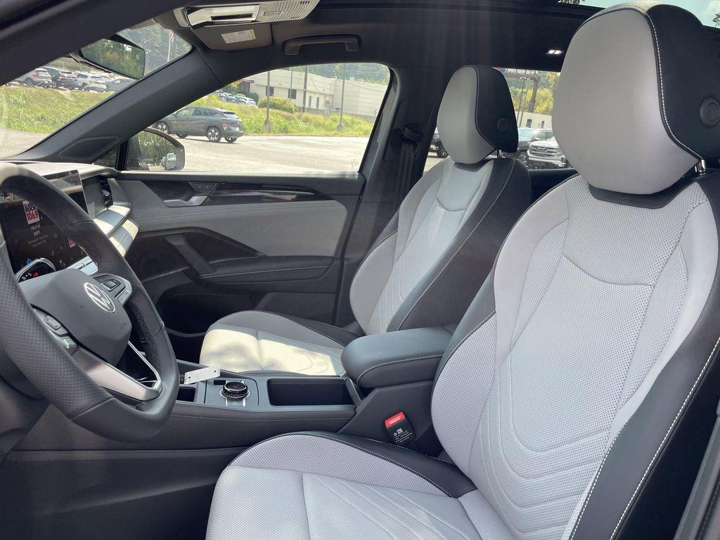 new 2025 Volkswagen Tiguan car, priced at $35,985