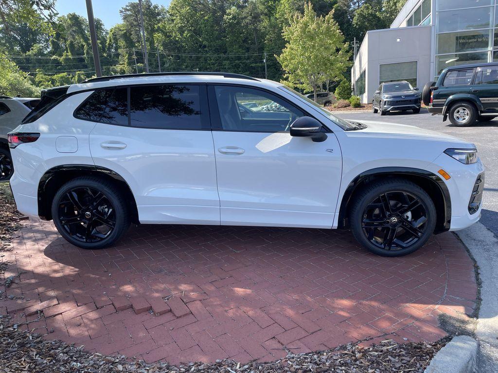 new 2026 Volkswagen Tiguan car, priced at $37,925