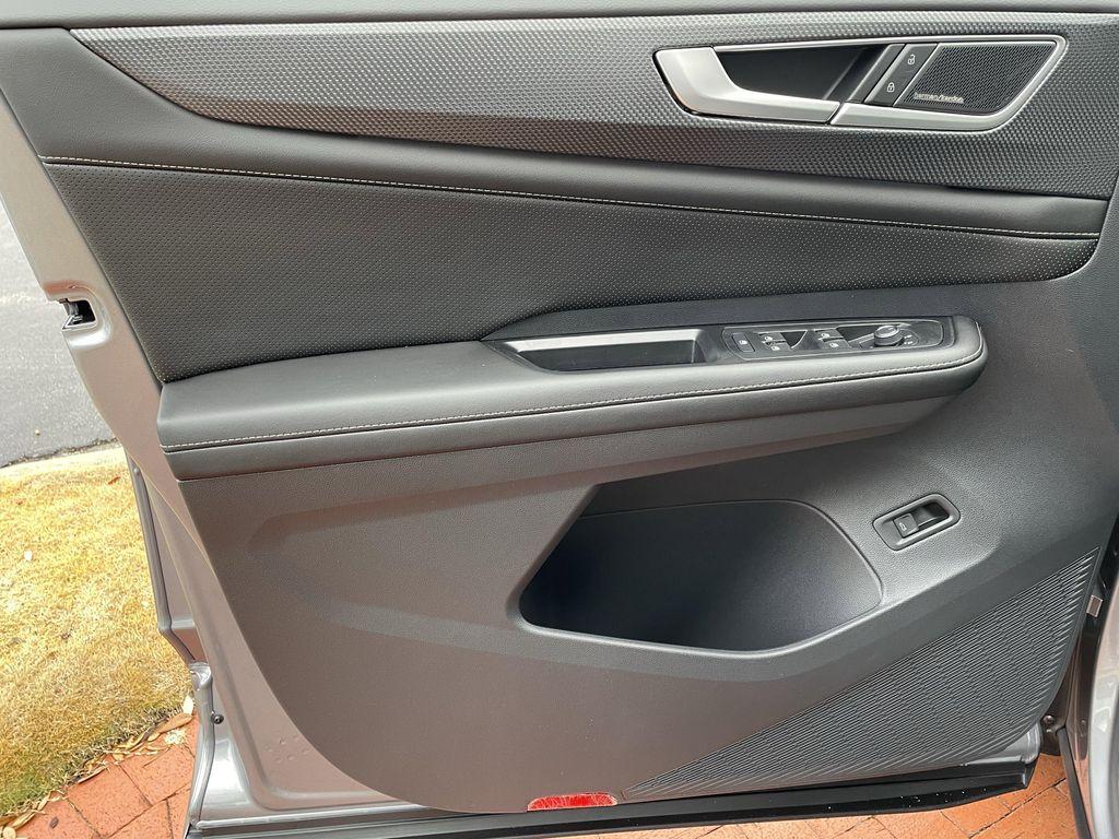 new 2026 Volkswagen Atlas Cross Sport car, priced at $51,934