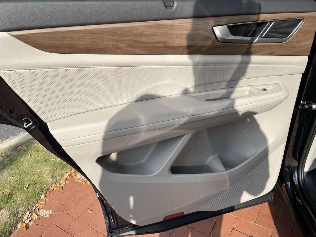 new 2026 Volkswagen Atlas car, priced at $44,592