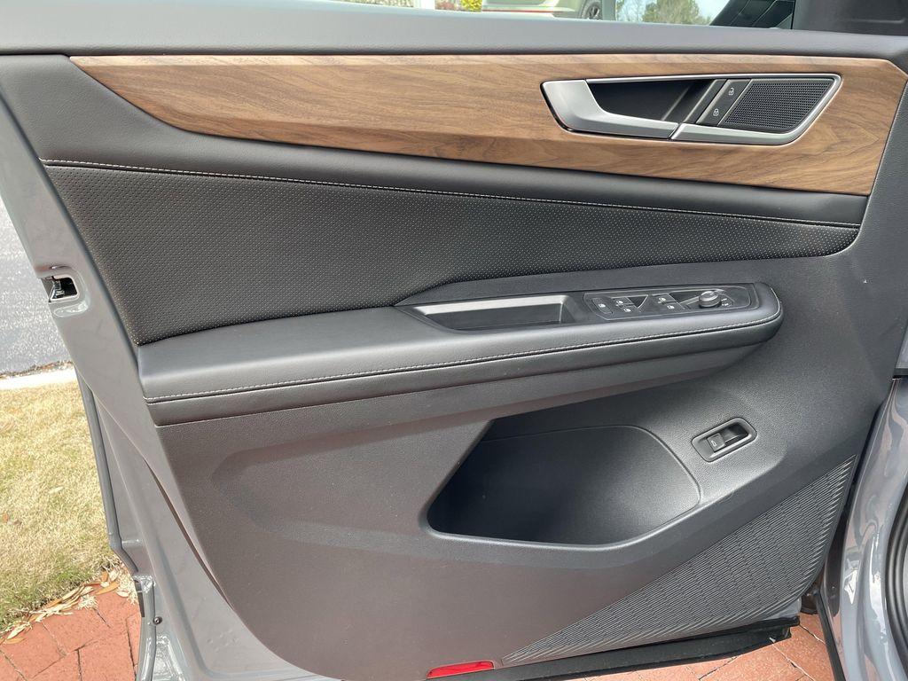 new 2026 Volkswagen Atlas car, priced at $43,431