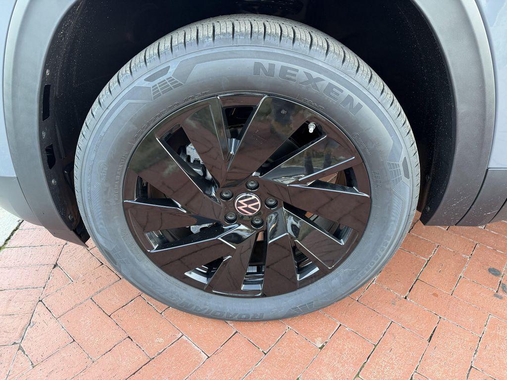 new 2026 Volkswagen Atlas Cross Sport car, priced at $42,816