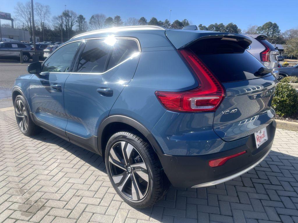 new 2025 Volvo XC40 car, priced at $38,460